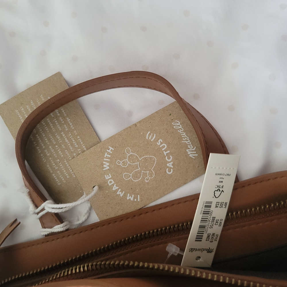 The Zip-Top Transport Crossbody: Vegan-Friendly Cactus Edition